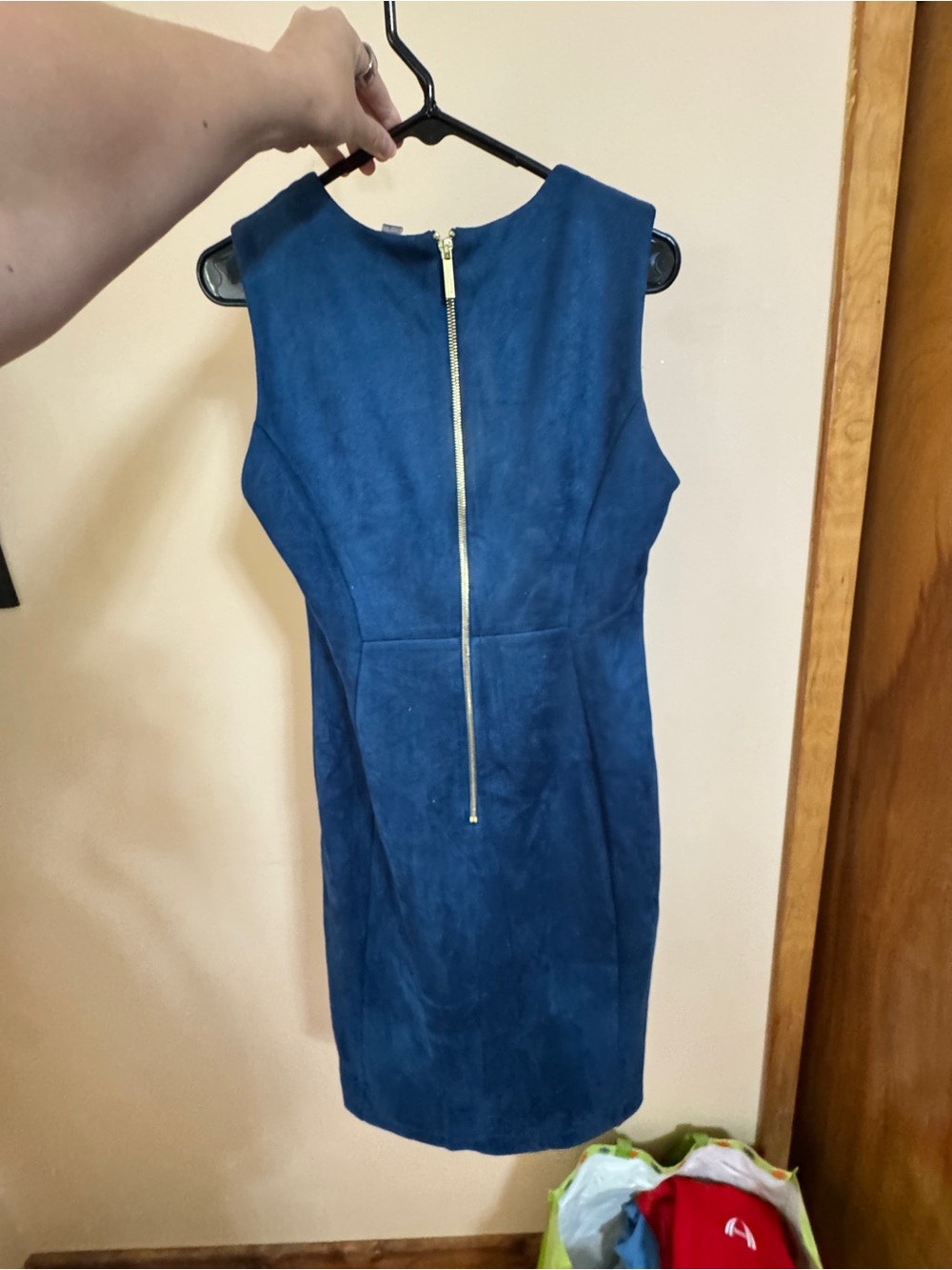 CALVIN KLEIN ROUND NECK FAUX SUEDE SLEEVLESS BLUE SHEATH DRESS - Picture 3 of 5